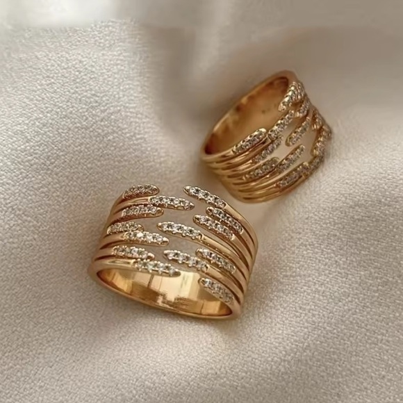 Anthropologie Spiral Gold Crystal Ring - Picture 2 of 14